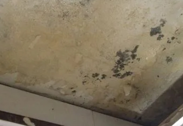 前进阳台漏水维修公司分享下前进卫生间渗水维修需要注意哪些问题。